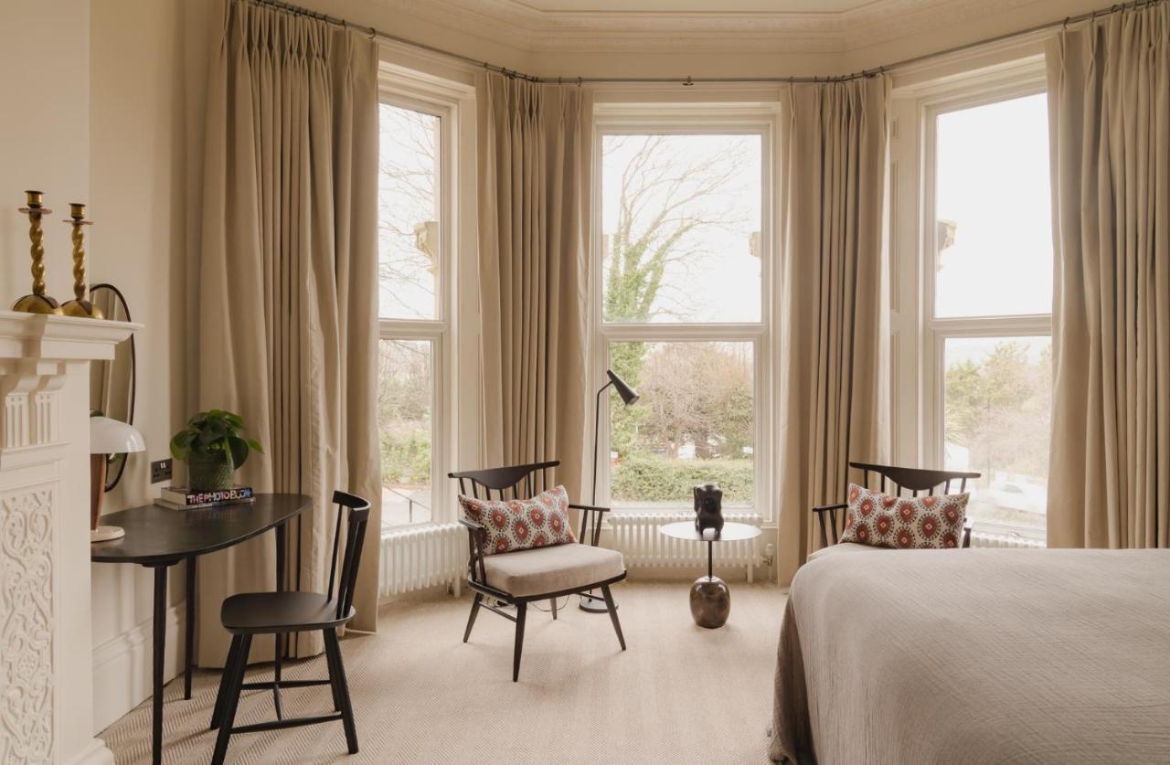 Leighton House - Boutique Guesthouse Bath Eksteriør bilde A bedroom at the Inn