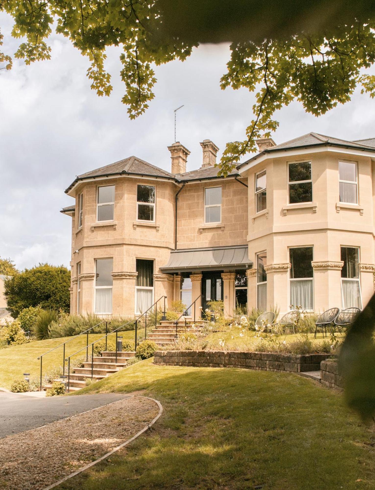 Leighton House - Boutique Guesthouse Bath Eksteriør bilde The former vicarage of St. Andrew's Church, now the home of the school's headmaster