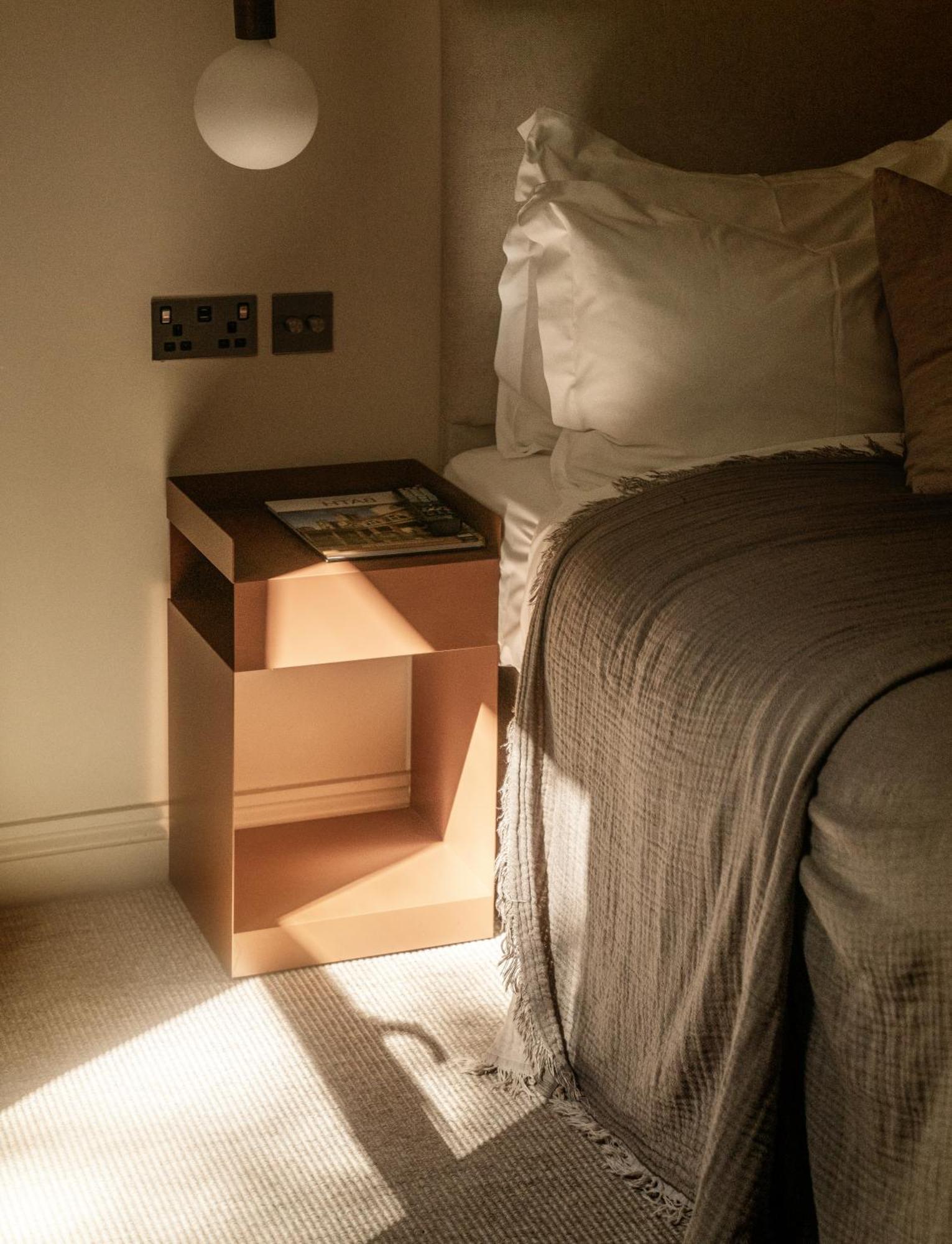 Leighton House - Boutique Guesthouse Bath Eksteriør bilde A bedside table