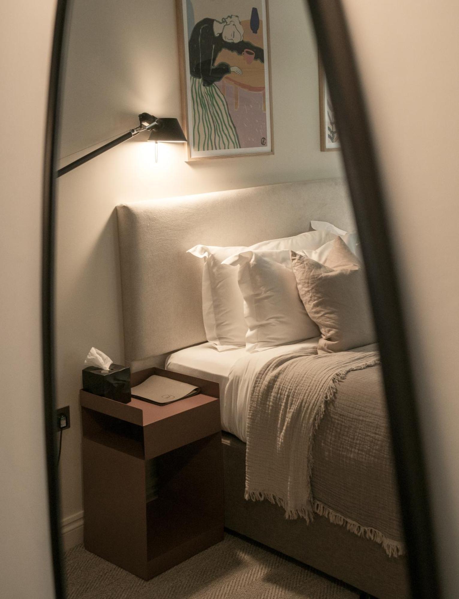 Leighton House - Boutique Guesthouse Bath Eksteriør bilde A bedroom at the hotel
